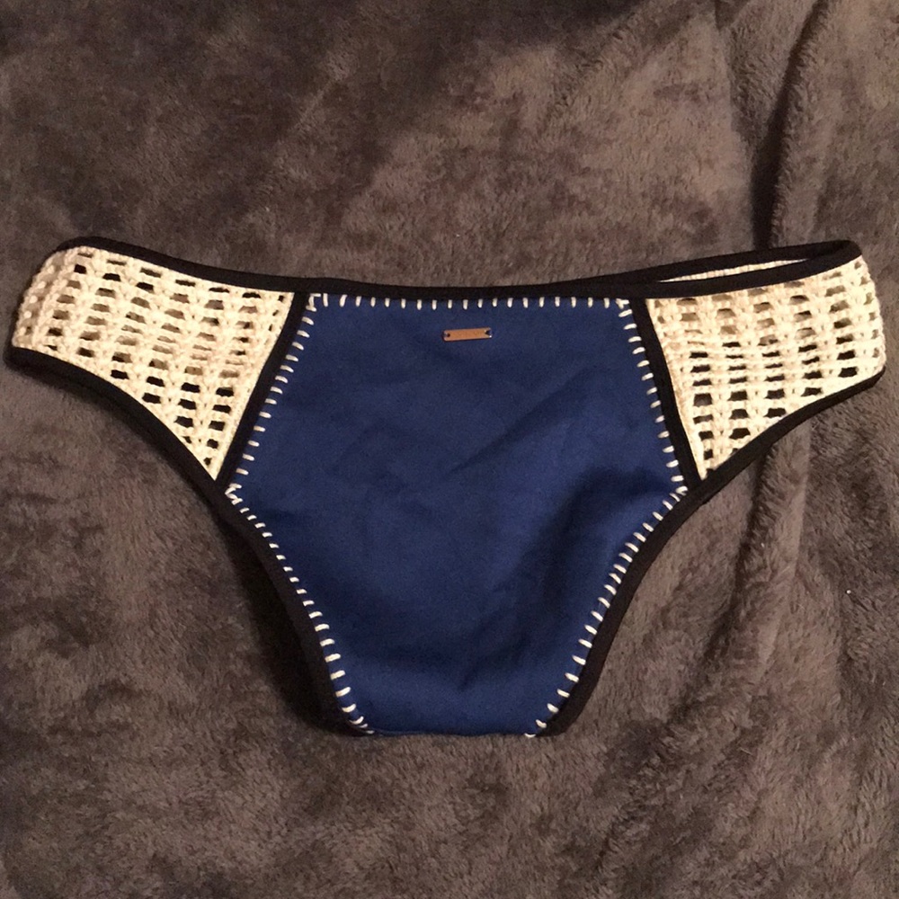 Victoria Secret - Picture 2 of 2